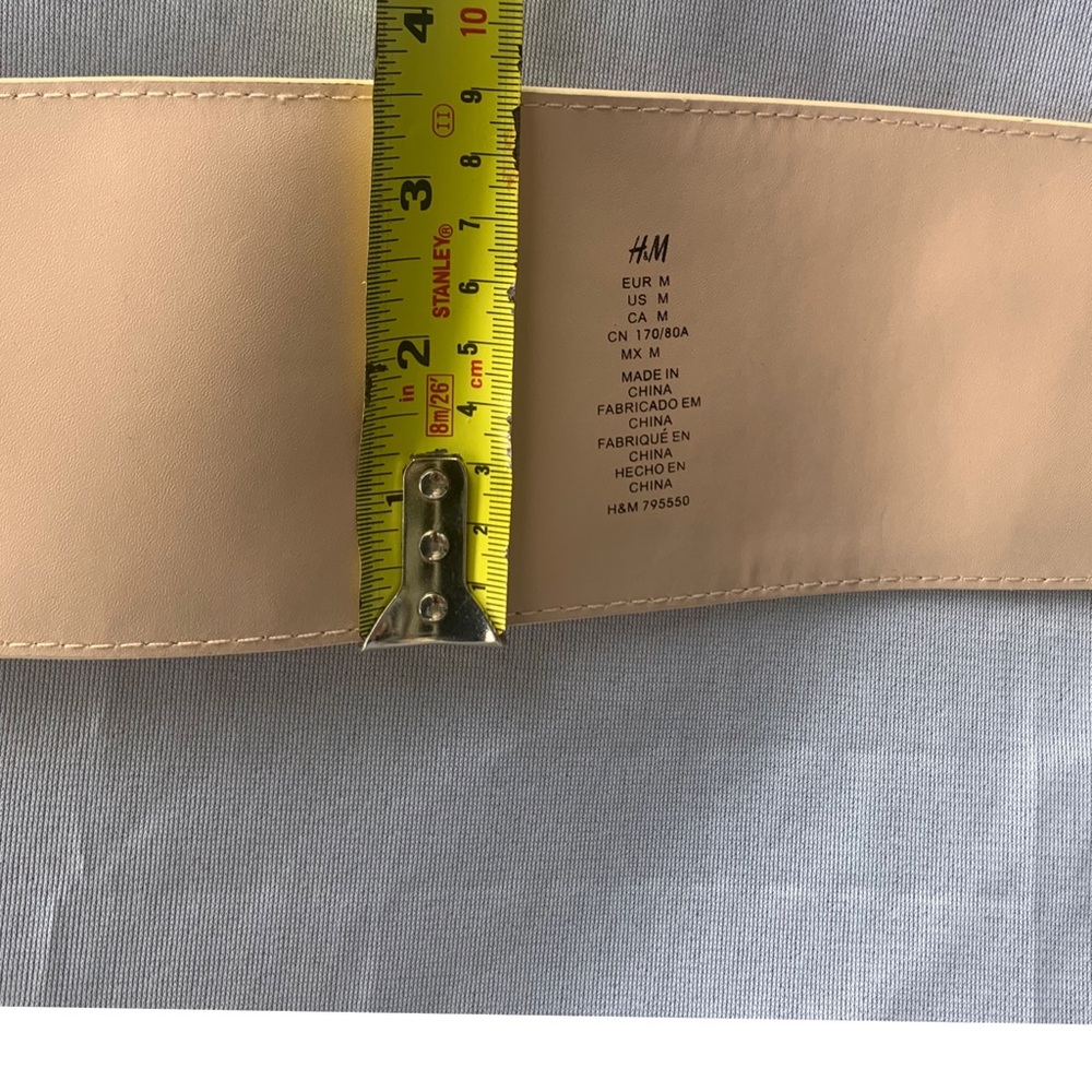 ⭐️ 90’s ⭐️ WIDE Laser Cut BELT H&M Gold & Cream EUC - Picture 11 of 11